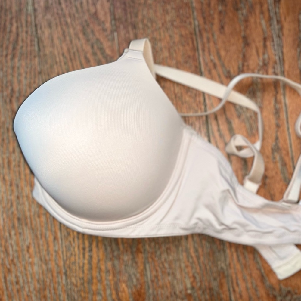 PINK Bra. 36-D. Gently used. Slight padding in cup.